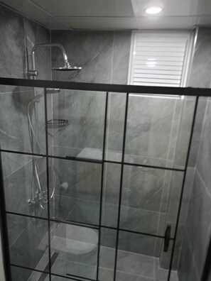 Shower, hair dryer, towels, soap - Solo Tourism Boutique Demircikara (Antalya)