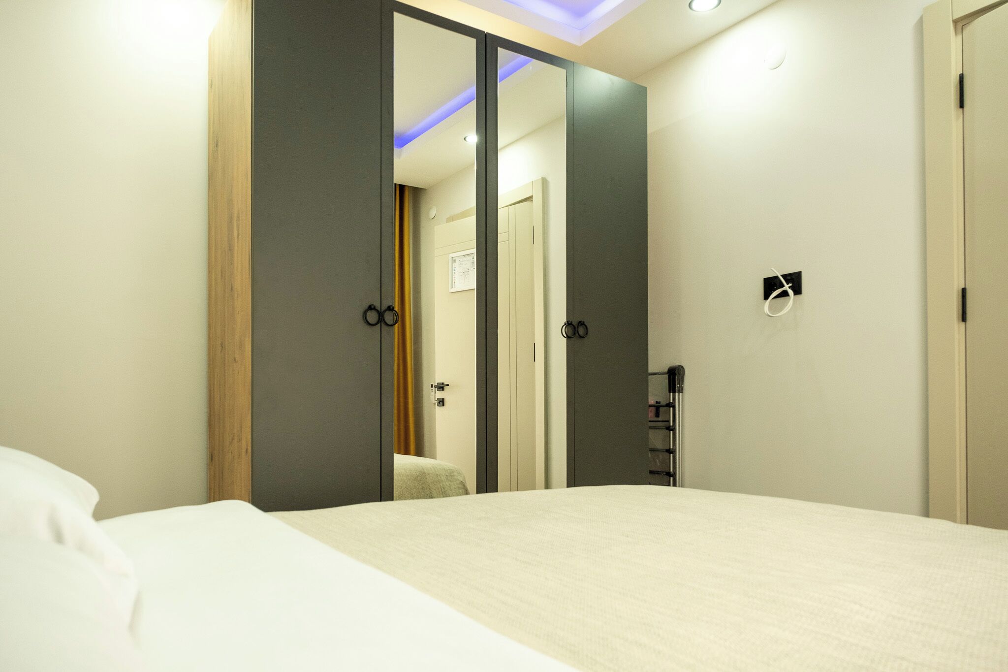 1 bedroom, desk, iron/ironing board, WiFi