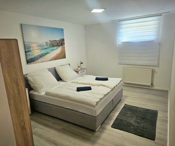 2 slaapkamers, een strijkplank/strijkijzer, wifi, beddengoed