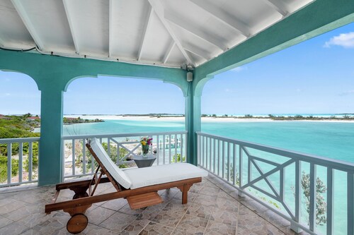 Panoramic Ocean Views, Private Beach, Dock, Pickleball, and Housekeeping