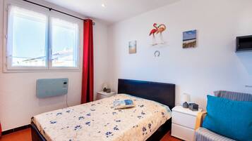 2 slaapkamers, een strijkplank/strijkijzer, reisbedje, wifi