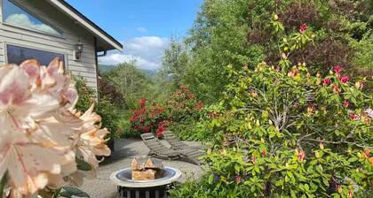 Custom country home, stunning 360 Cascade Mt views and Stilliguamish riverfront.