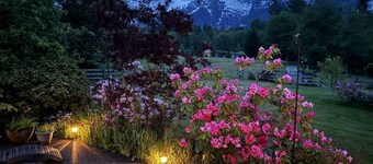 Custom country home, stunning 360 Cascade Mt views and Stilliguamish riverfront.