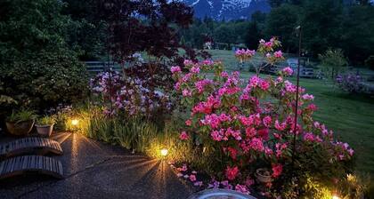 Custom country home, stunning 360 Cascade Mt views and Stilliguamish riverfront.