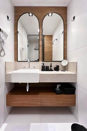 Basic Studio | Bathroom