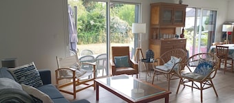 Village house 5 mn walk from shops and 10 mn from beaches. 