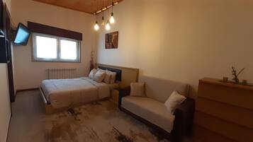 1 habitación, escritorio, tabla de planchar con plancha y wifi gratis