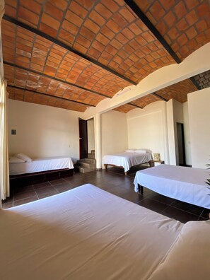 1 habitación, wifi y ropa de cama