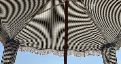 DIRECT OCEANFRONT YEAR ROUND!!!
PRIVATE BEACH 2bedrm/2bath sleeps 6 park/4 cars