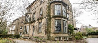 Central Buxton Apartment