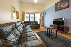 Living area - Located Walk in distance to city center and all bars and restaurant.    (Belfast)