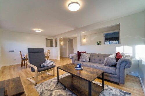 Cozy apartment in enchanting Hammonds Plains with everyting you need.