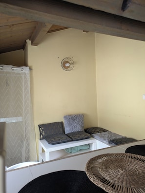 Interior - Nice two-room apartment under the roof (Niort)
