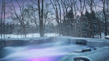 Tina de hidromasaje al aire libre