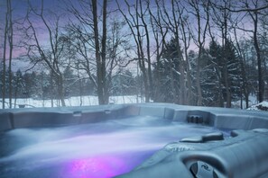 Outdoor spa tub - Lux Historic Schoolhouse with Hot Tub. (Grand Junction)