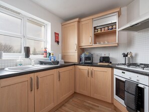 Kjøleskap, mikrobølgeovn, ovn og kaffetrakter/tekoker