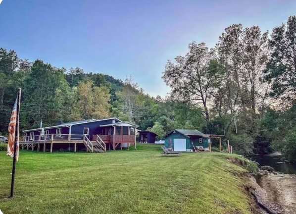 Exterior - Spacious 4-bedroom Cabin on Warwoman Creek (Clayton)