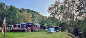 Spacious 4-bedroom Cabin on Warwoman Creek
