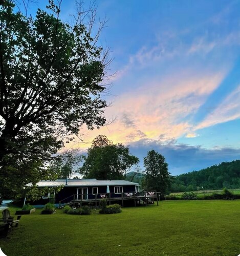 Spacious 4-bedroom Cabin on Warwoman Creek