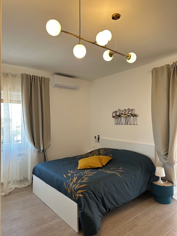 3 slaapkamers, een bureau, reisbedje, wifi