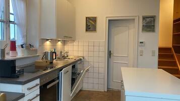 Fridge, oven, stovetop, dishwasher