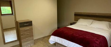 2 bedrooms, iron/ironing board, WiFi, bed sheets