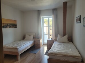 3 bedrooms, in-room safe, iron/ironing board, travel crib - Vacation apartments Meyer, between Nuremberg and Ansbach A6/B14, near Playmobil Fun Park (Heilsbronn)