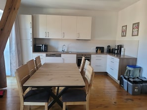 Coffee/tea maker, fridge, microwave, oven