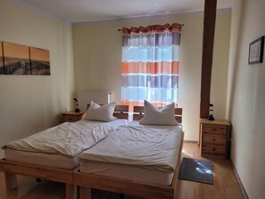 3 bedrooms, travel crib, WiFi, bed sheets