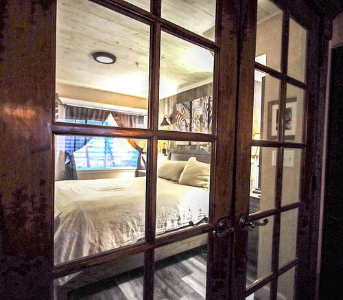 From the SpeakEasy Suite to the French Lofts, relax in classic luxury