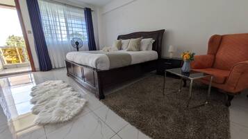 4 Schlafzimmer, Bügeleisen/Bügelbrett, Bettwäsche