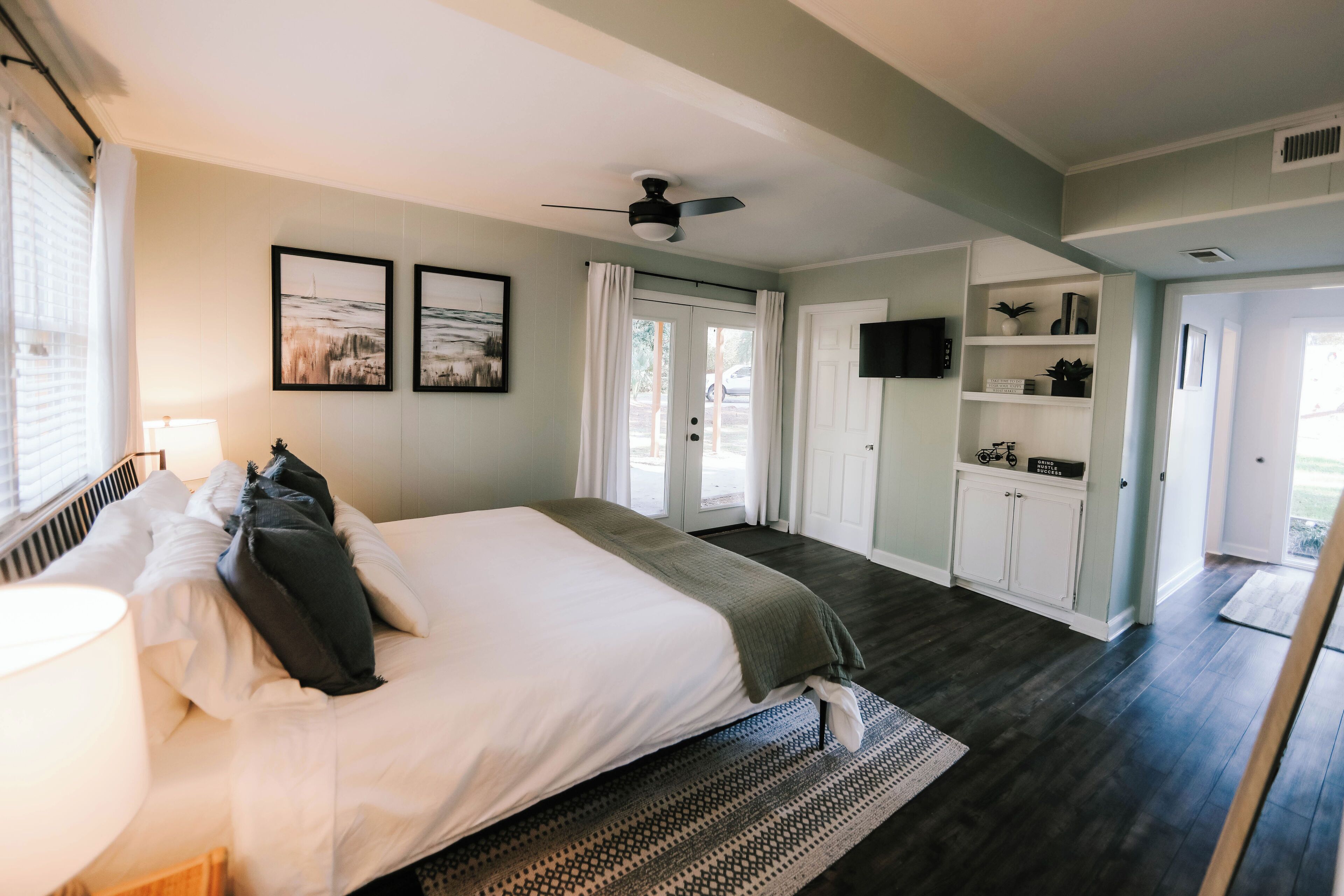 5 bedrooms, iron/ironing board, free WiFi, bed sheets