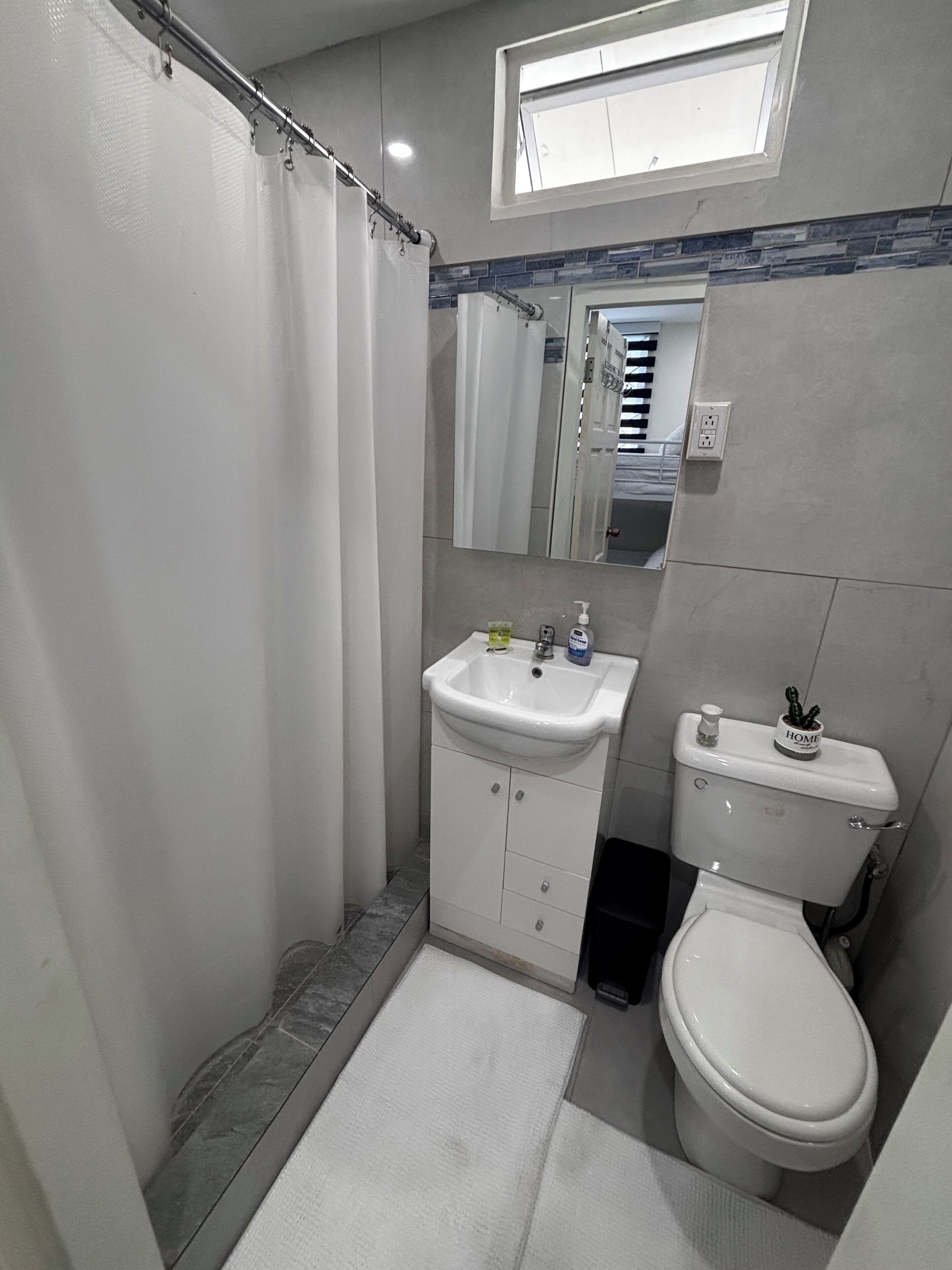 Handtücher, Seife, Toilettenpapier