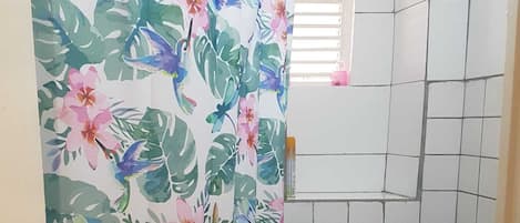 HandtĂŒcher, Seife, Toilettenpapier