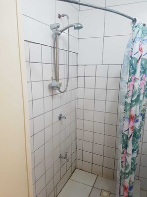 タオル、石鹸、トイレットペーパー