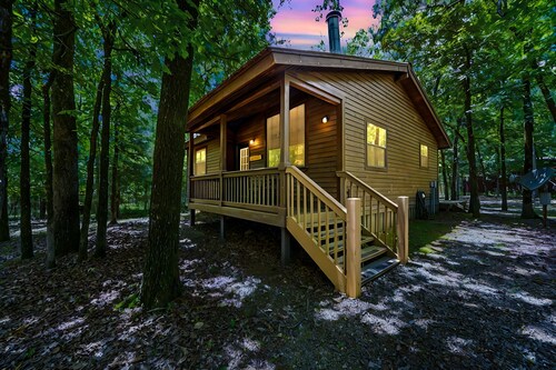 Bear Hug | Hot Tub + Fire Pit, Pet-Friendly Escape