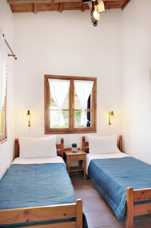 4 bedrooms, in-room safe, desk, iron/ironing board