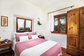 4 soverom, safe på rommet, skrivebord og strykejern/-brett