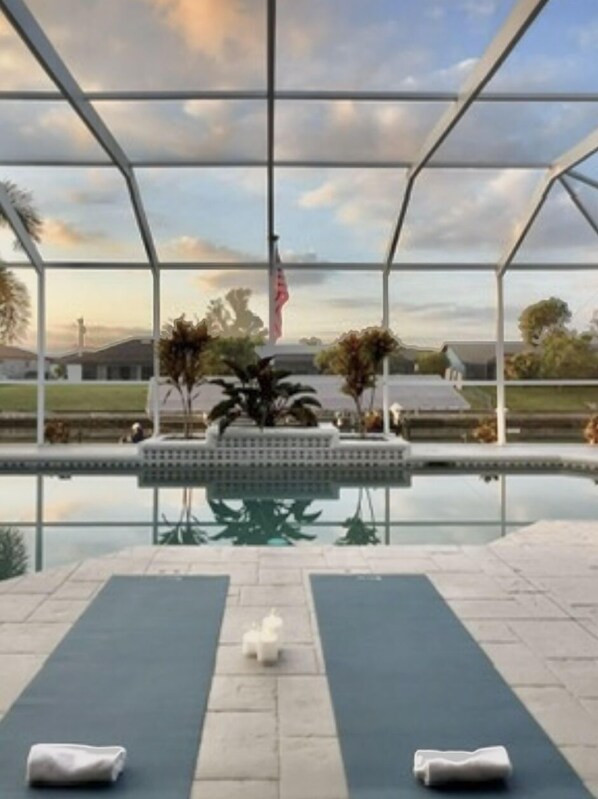 Een verwarmd zwembad