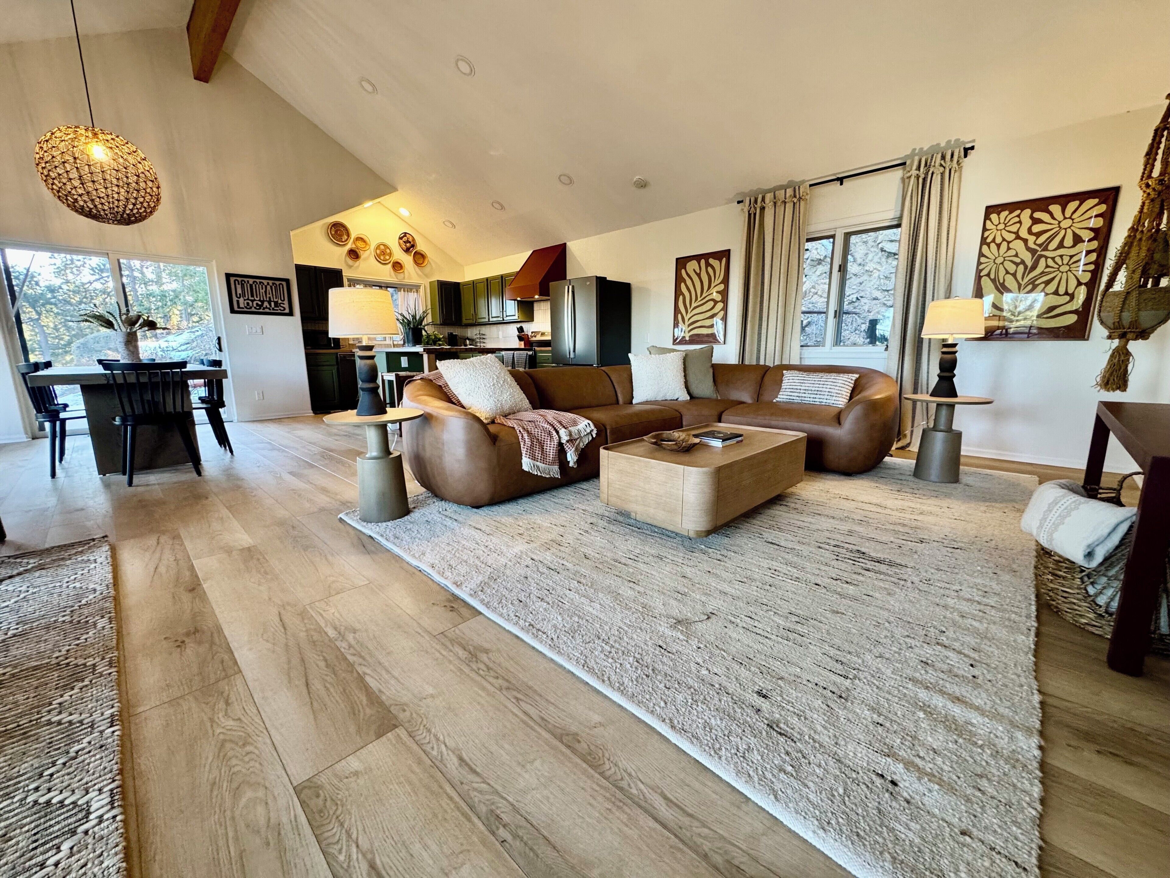 Smart-TV, Kamin, Bücher