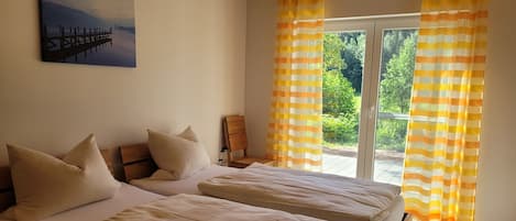 3 bedrooms, travel cot, WiFi, bed sheets