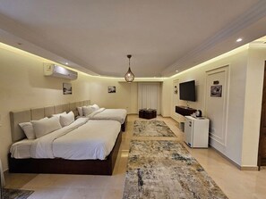 Luxury Room, Balcony, Desert View | Desk, free WiFi