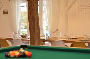 Dining - Large country house with heated pool, wooded grounds, lovely terrace. (Sault-Saint-Remy)