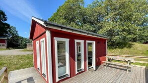 Outdoor dining - Cozy home in Laholm with WiFi (Laholm)