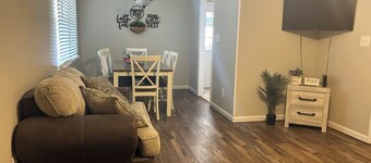 Charming 1-bedroom apartment with WiFi, AC in beautiful Charleston