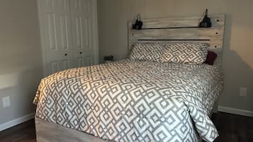 2 bedrooms, desk, iron/ironing board, free WiFi