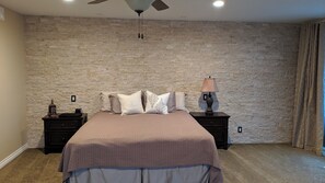 5 bedrooms, iron/ironing board, WiFi, bed sheets