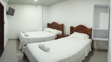 Basic Triple Room | Bathroom | Shower, towels