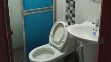 Basic Triple Room | Bathroom