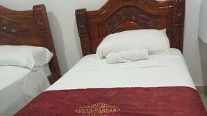 A double bed with a red blanket and white linens. - Hotel Santa Bárbara Mompox  (Mompos)